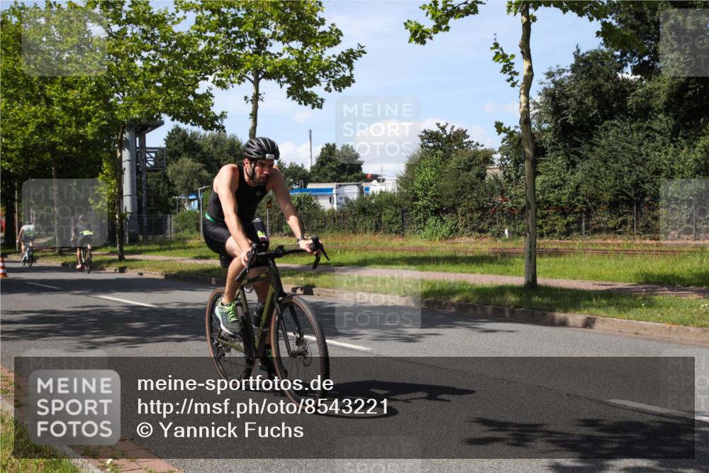 10.08.2025 - GEWOBA Citytriathlon Bremen Yannick Fuchs http://msf.ph/oto/8543221 10.08.2025 14:34:54 Radfahren 23, 31, 72, 268, 300, 340, 413, 430, 502, 511 meine-sportfotos.de