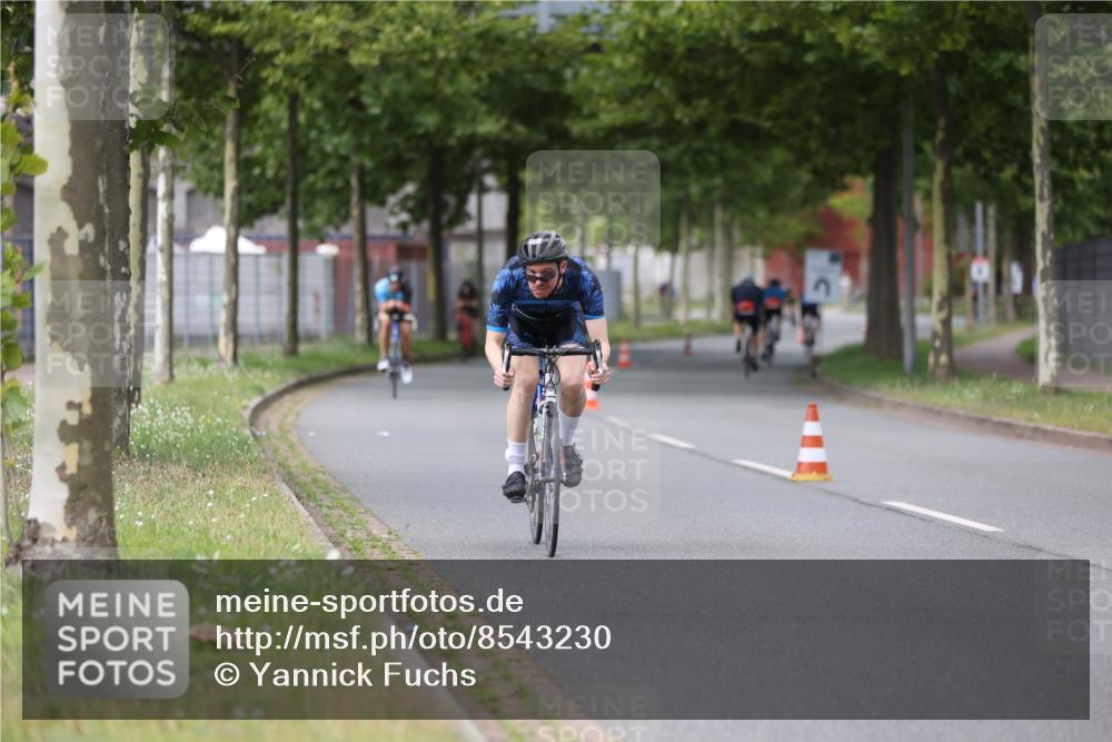 10.08.2025 - GEWOBA Citytriathlon Bremen Yannick Fuchs http://msf.ph/oto/8543230 10.08.2025 12:50:13 Radfahren 643, 722, 752, 820, 838, 852, 935, 959 meine-sportfotos.de