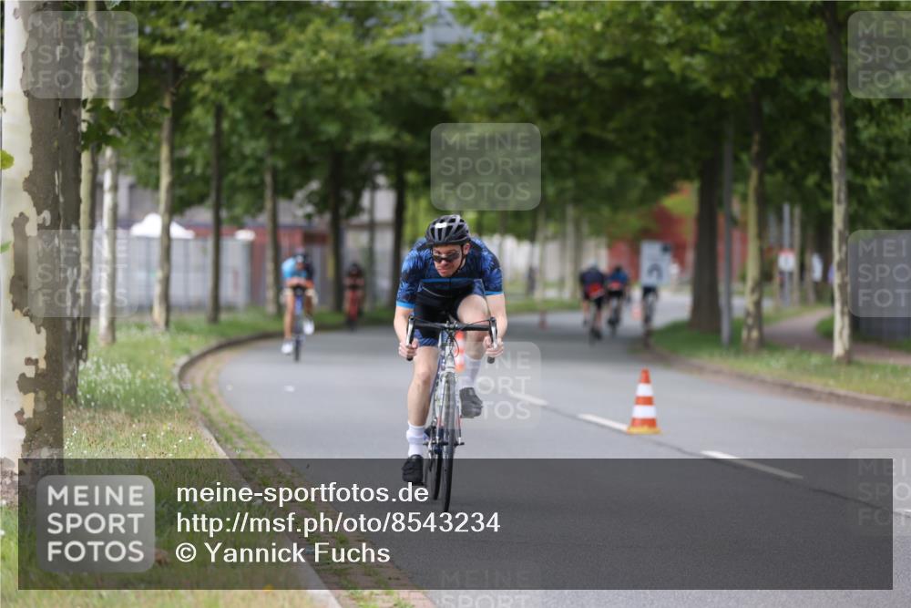 10.08.2025 - GEWOBA Citytriathlon Bremen Yannick Fuchs http://msf.ph/oto/8543234 10.08.2025 12:50:14 Radfahren 643, 722, 752, 820, 838, 852, 935 meine-sportfotos.de