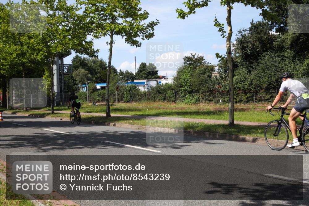 10.08.2025 - GEWOBA Citytriathlon Bremen Yannick Fuchs http://msf.ph/oto/8543239 10.08.2025 14:35:05 Radfahren 23, 31, 68, 72, 264, 268, 340, 398, 413, 430 meine-sportfotos.de