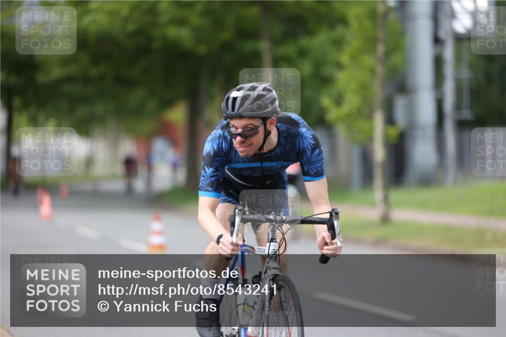 10.08.2025 - GEWOBA Citytriathlon Bremen Yannick Fuchs http://msf.ph/oto/8543241 10.08.2025 12:50:15 Radfahren 643, 722, 752, 820, 838, 852, 867, 935 meine-sportfotos.de