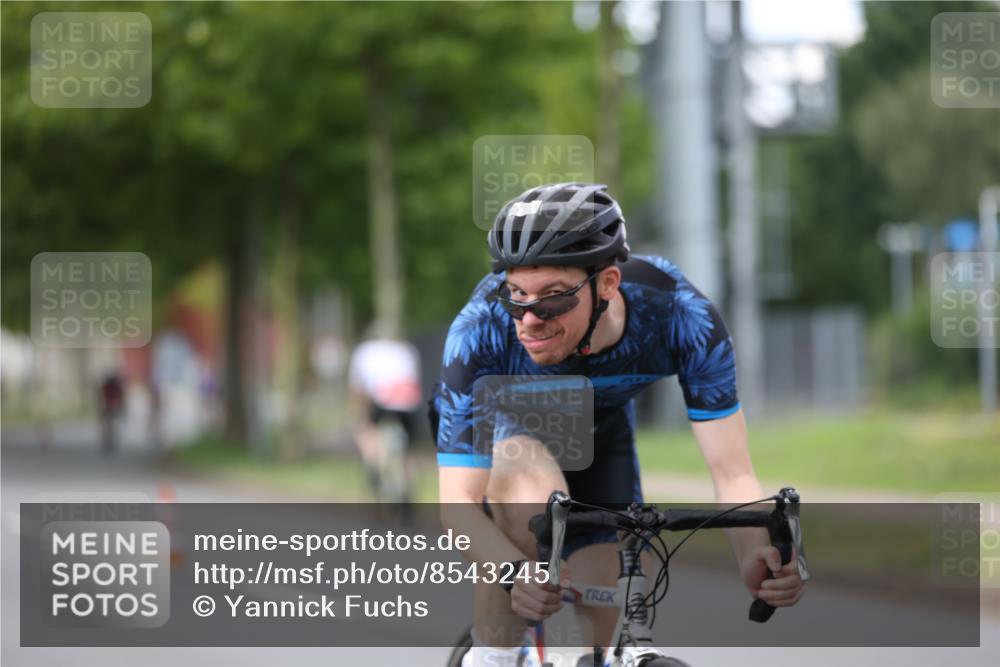 10.08.2025 - GEWOBA Citytriathlon Bremen Yannick Fuchs http://msf.ph/oto/8543245 10.08.2025 12:50:15 Radfahren 643, 722, 752, 820, 838, 852, 867, 935 meine-sportfotos.de