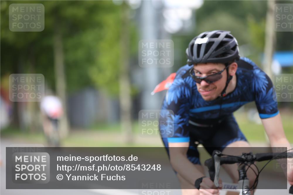 10.08.2025 - GEWOBA Citytriathlon Bremen Yannick Fuchs http://msf.ph/oto/8543248 10.08.2025 12:50:15 Radfahren 643, 722, 752, 820, 838, 852, 867, 935 meine-sportfotos.de