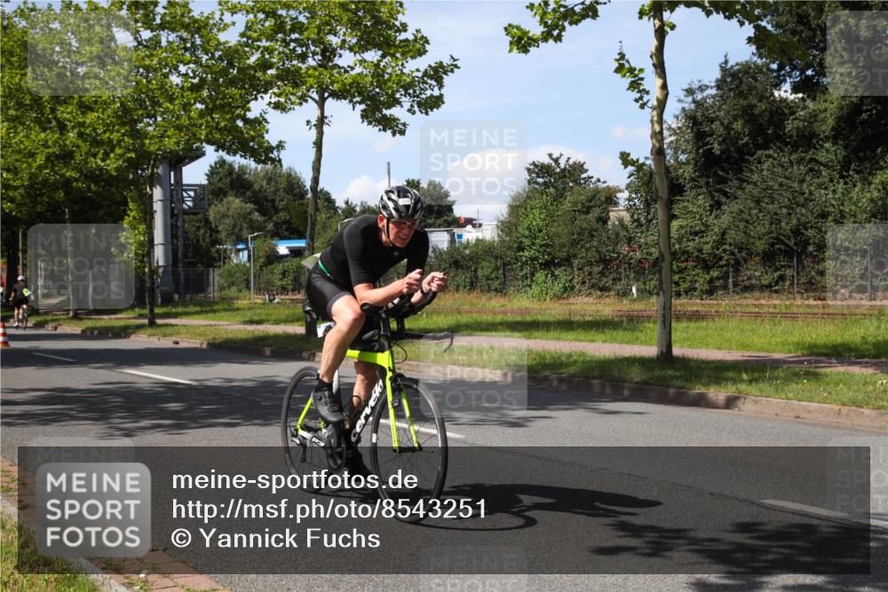 10.08.2025 - GEWOBA Citytriathlon Bremen Yannick Fuchs http://msf.ph/oto/8543251 10.08.2025 14:35:11 Radfahren 38, 43, 68, 72, 98, 133, 264, 268, 340, 398, 414, 430 meine-sportfotos.de