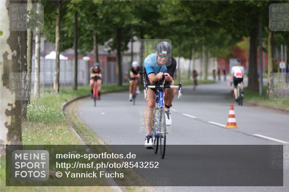 10.08.2025 - GEWOBA Citytriathlon Bremen Yannick Fuchs http://msf.ph/oto/8543252 10.08.2025 12:50:17 Radfahren 643, 722, 752, 820, 838, 852, 867, 935 meine-sportfotos.de