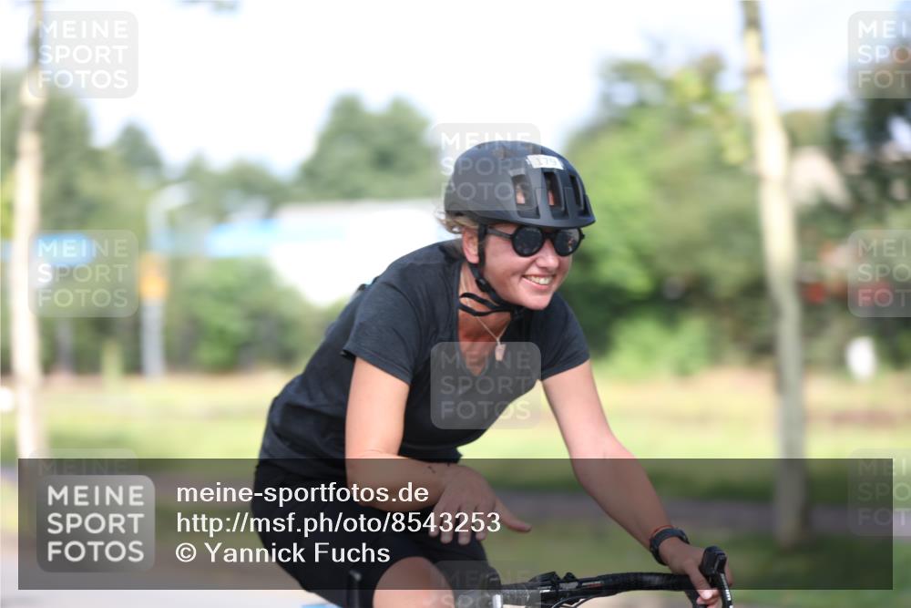 10.08.2025 - GEWOBA Citytriathlon Bremen Yannick Fuchs http://msf.ph/oto/8543253 10.08.2025 10:43:59 Radfahren 179, 425 meine-sportfotos.de