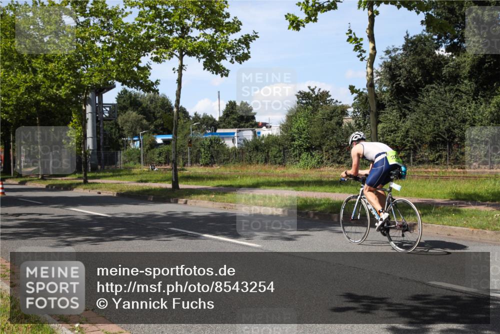 10.08.2025 - GEWOBA Citytriathlon Bremen Yannick Fuchs http://msf.ph/oto/8543254 10.08.2025 14:35:17 Radfahren 38, 43, 68, 98, 127, 133, 264, 340, 398, 414 meine-sportfotos.de