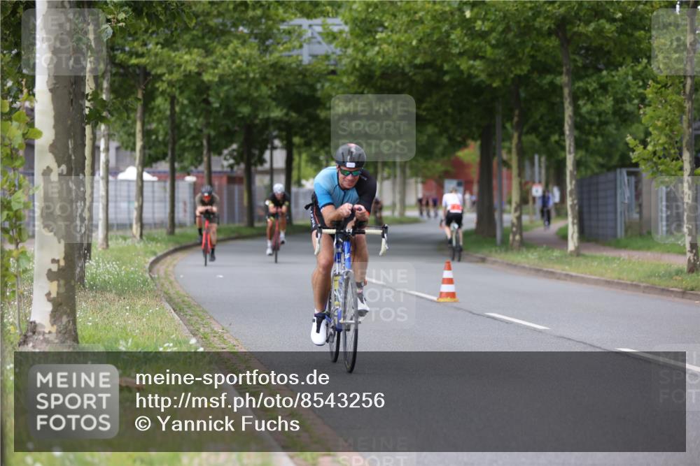 10.08.2025 - GEWOBA Citytriathlon Bremen Yannick Fuchs http://msf.ph/oto/8543256 10.08.2025 12:50:17 Radfahren 643, 722, 752, 820, 838, 852, 867, 935 meine-sportfotos.de