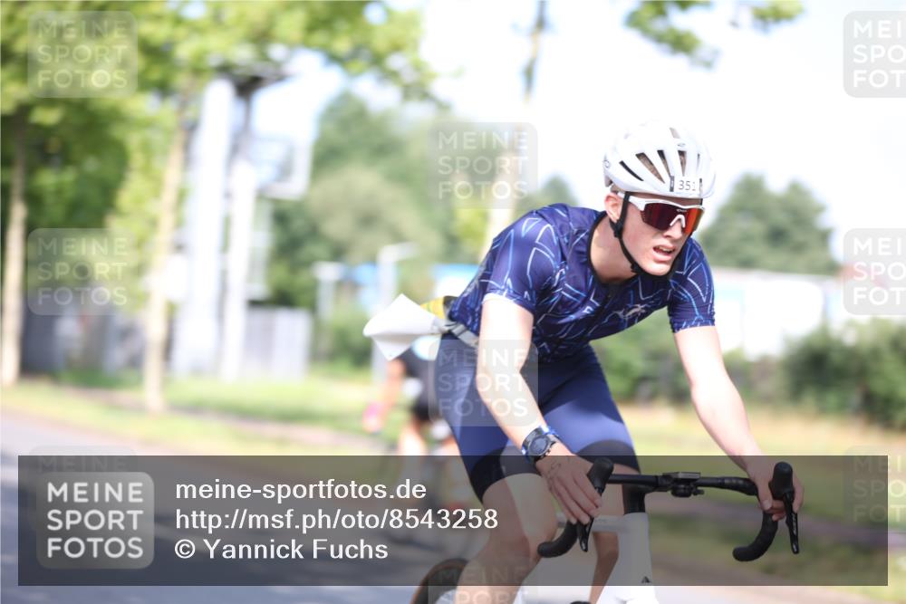 10.08.2025 - GEWOBA Citytriathlon Bremen Yannick Fuchs http://msf.ph/oto/8543258 10.08.2025 10:44:23 Radfahren 235, 351, 465, 511 meine-sportfotos.de
