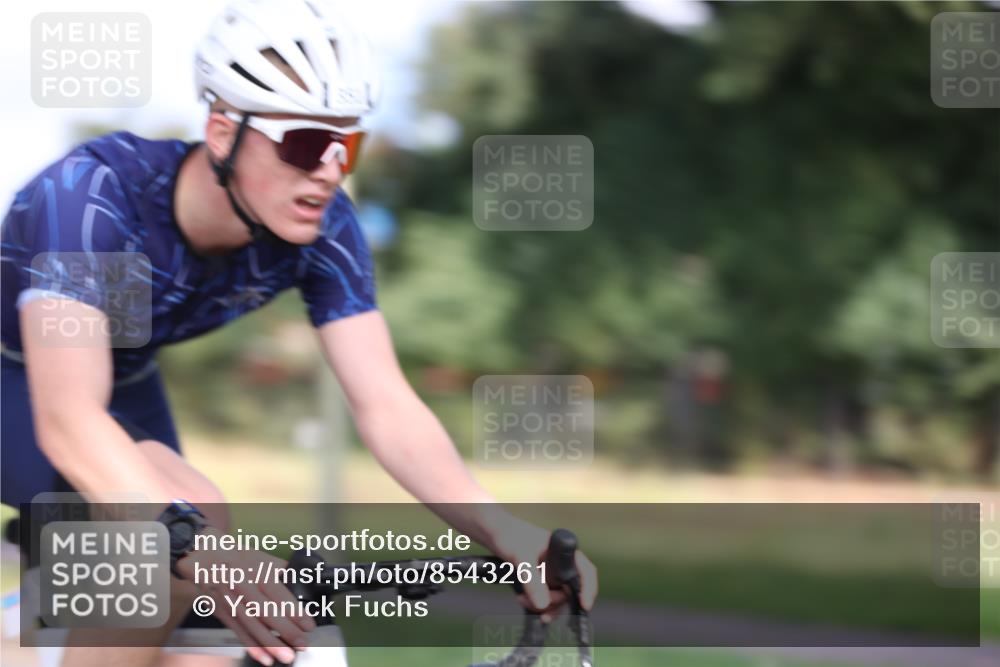 10.08.2025 - GEWOBA Citytriathlon Bremen Yannick Fuchs http://msf.ph/oto/8543261 10.08.2025 10:44:23 Radfahren 235, 351, 465, 511 meine-sportfotos.de