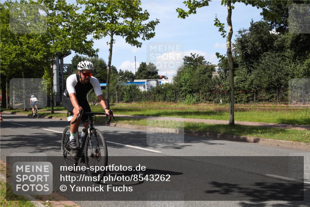 10.08.2025 - GEWOBA Citytriathlon Bremen Yannick Fuchs http://msf.ph/oto/8543262 10.08.2025 14:35:20 Radfahren 38, 43, 68, 98, 127, 133, 264, 398, 414 meine-sportfotos.de