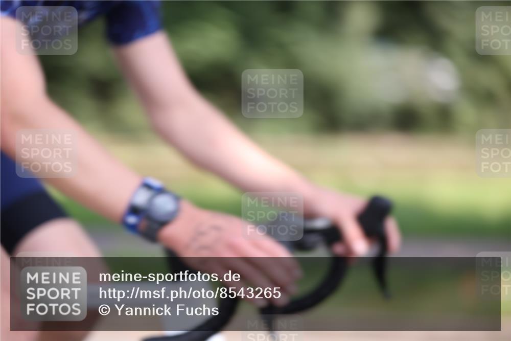 10.08.2025 - GEWOBA Citytriathlon Bremen Yannick Fuchs http://msf.ph/oto/8543265 10.08.2025 10:44:23 Radfahren 235, 351, 465, 511 meine-sportfotos.de