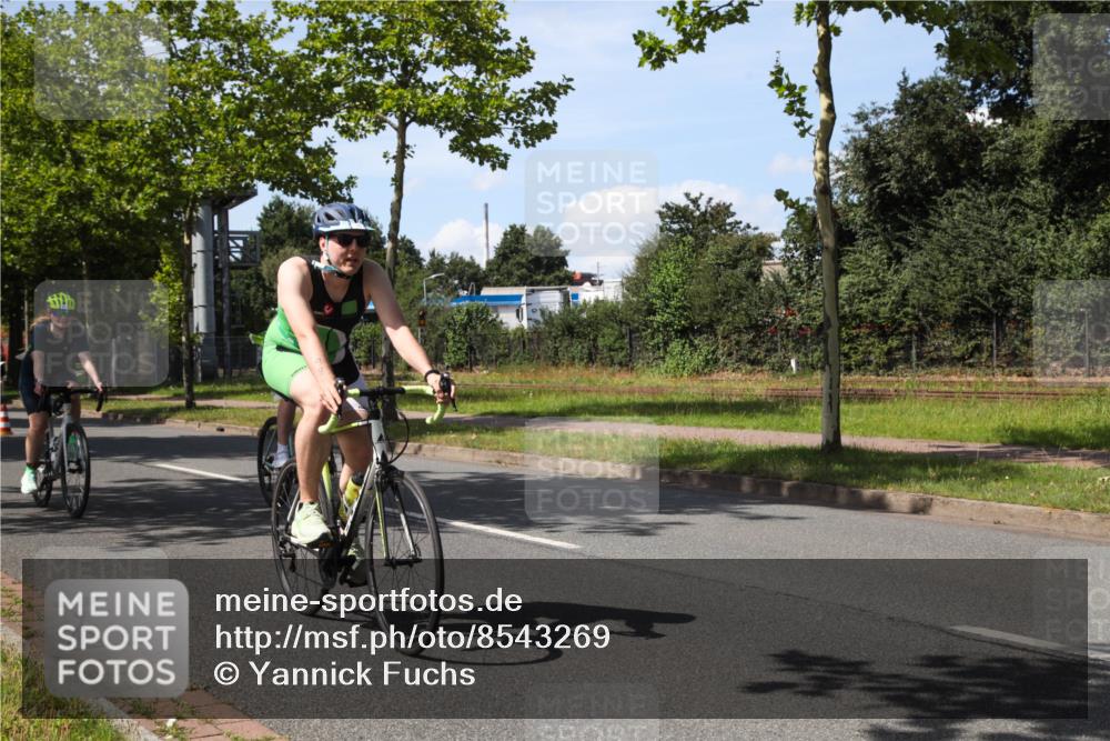 10.08.2025 - GEWOBA Citytriathlon Bremen Yannick Fuchs http://msf.ph/oto/8543269 10.08.2025 14:35:23 Radfahren 38, 43, 98, 108, 127, 133, 233, 264, 319, 398, 414 meine-sportfotos.de