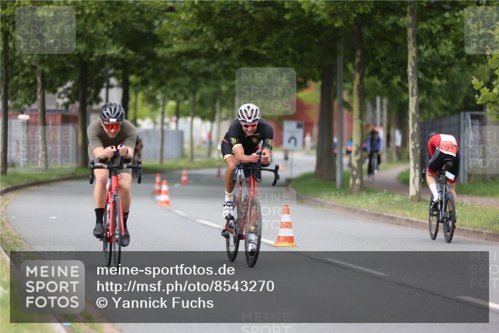 10.08.2025 - GEWOBA Citytriathlon Bremen Yannick Fuchs http://msf.ph/oto/8543270 10.08.2025 12:50:19 Radfahren 643, 735, 752, 820, 852, 867, 935 meine-sportfotos.de