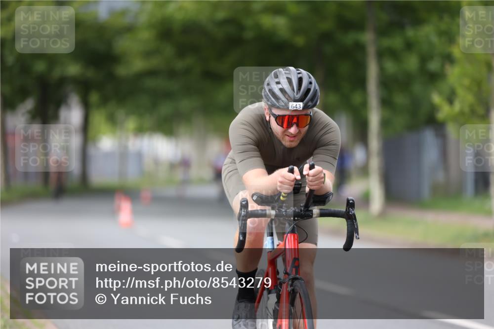 10.08.2025 - GEWOBA Citytriathlon Bremen Yannick Fuchs http://msf.ph/oto/8543279 10.08.2025 12:50:20 Radfahren 626, 643, 735, 752, 820, 852, 867 meine-sportfotos.de