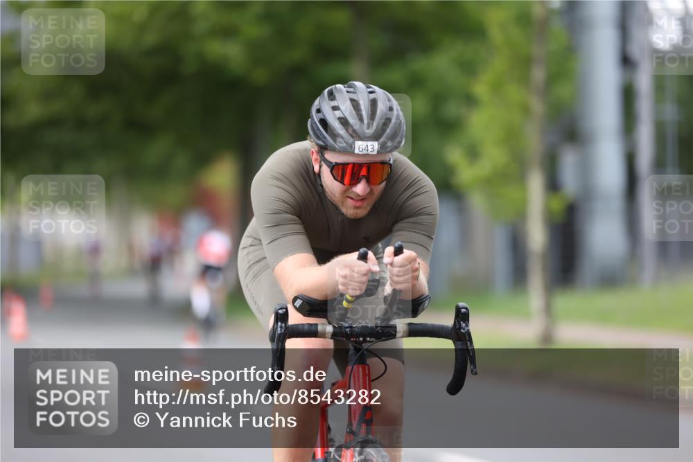10.08.2025 - GEWOBA Citytriathlon Bremen Yannick Fuchs http://msf.ph/oto/8543282 10.08.2025 12:50:21 Radfahren 626, 643, 735, 752, 820, 824, 852, 867 meine-sportfotos.de
