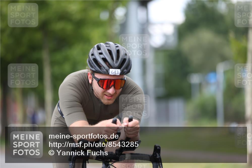 10.08.2025 - GEWOBA Citytriathlon Bremen Yannick Fuchs http://msf.ph/oto/8543285 10.08.2025 12:50:21 Radfahren 626, 643, 735, 752, 820, 824, 852, 867 meine-sportfotos.de