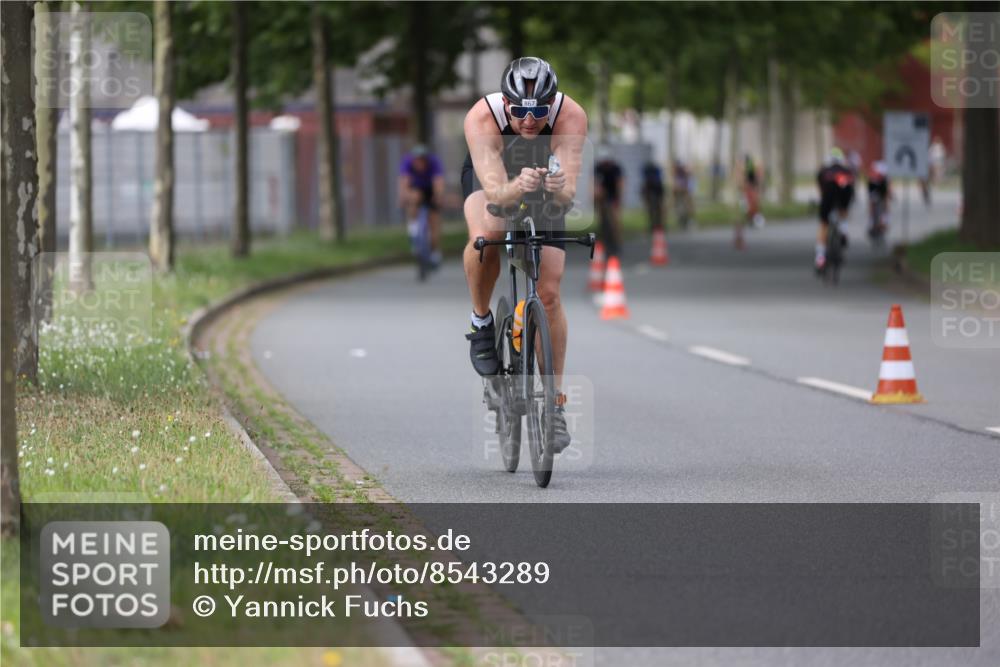 10.08.2025 - GEWOBA Citytriathlon Bremen Yannick Fuchs http://msf.ph/oto/8543289 10.08.2025 12:50:26 Radfahren 626, 643, 735, 752, 770, 820, 824, 836, 852, 859, 867 meine-sportfotos.de