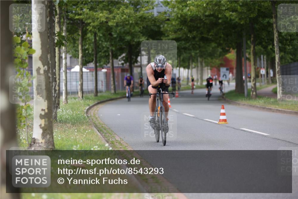 10.08.2025 - GEWOBA Citytriathlon Bremen Yannick Fuchs http://msf.ph/oto/8543293 10.08.2025 12:50:26 Radfahren 626, 643, 735, 752, 770, 820, 824, 836, 852, 859, 867 meine-sportfotos.de