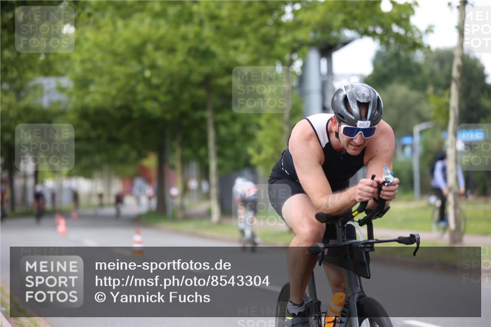 10.08.2025 - GEWOBA Citytriathlon Bremen Yannick Fuchs http://msf.ph/oto/8543304 10.08.2025 12:50:27 Radfahren 553, 626, 643, 735, 770, 820, 824, 836, 852, 859, 867 meine-sportfotos.de