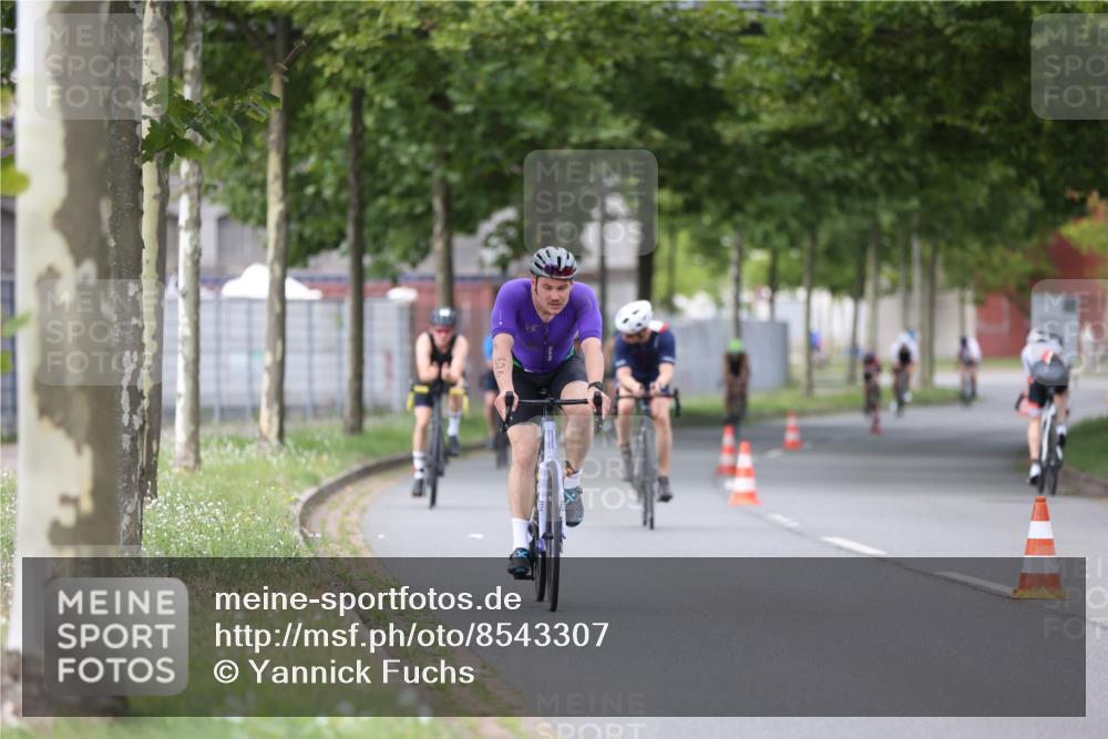 10.08.2025 - GEWOBA Citytriathlon Bremen Yannick Fuchs http://msf.ph/oto/8543307 10.08.2025 12:50:29 Radfahren 553, 584, 626, 643, 735, 770, 820, 824, 836, 852, 859, 867, 914 meine-sportfotos.de