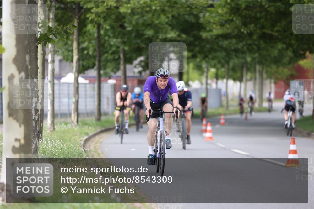 10.08.2025 - GEWOBA Citytriathlon Bremen Yannick Fuchs http://msf.ph/oto/8543309 10.08.2025 12:50:30 Radfahren 553, 584, 626, 643, 735, 770, 820, 824, 836, 852, 859, 867, 914, 1016 meine-sportfotos.de