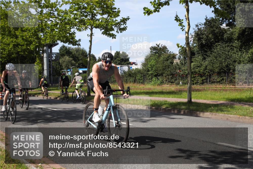 10.08.2025 - GEWOBA Citytriathlon Bremen Yannick Fuchs http://msf.ph/oto/8543321 10.08.2025 14:35:47 Radfahren 64, 108, 129, 173, 233, 319, 339, 395, 421 meine-sportfotos.de