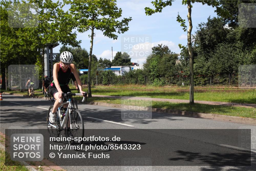 10.08.2025 - GEWOBA Citytriathlon Bremen Yannick Fuchs http://msf.ph/oto/8543323 10.08.2025 14:35:47 Radfahren 64, 108, 129, 173, 233, 319, 339, 395, 421 meine-sportfotos.de