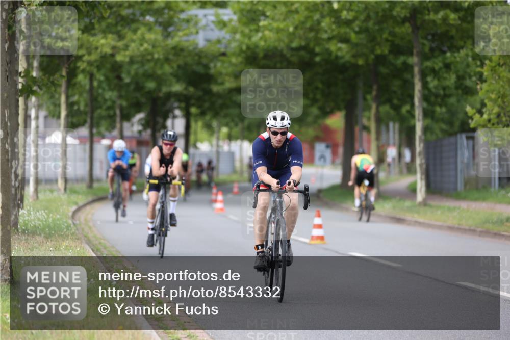 10.08.2025 - GEWOBA Citytriathlon Bremen Yannick Fuchs http://msf.ph/oto/8543332 10.08.2025 12:50:32 Radfahren 553, 584, 626, 643, 735, 770, 820, 824, 836, 859, 867, 914, 1016 meine-sportfotos.de