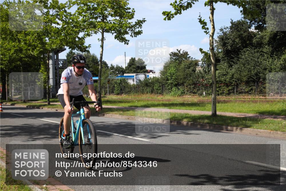 10.08.2025 - GEWOBA Citytriathlon Bremen Yannick Fuchs http://msf.ph/oto/8543346 10.08.2025 14:36:00 Radfahren 32, 64, 129, 173, 261, 395, 437, 452 meine-sportfotos.de