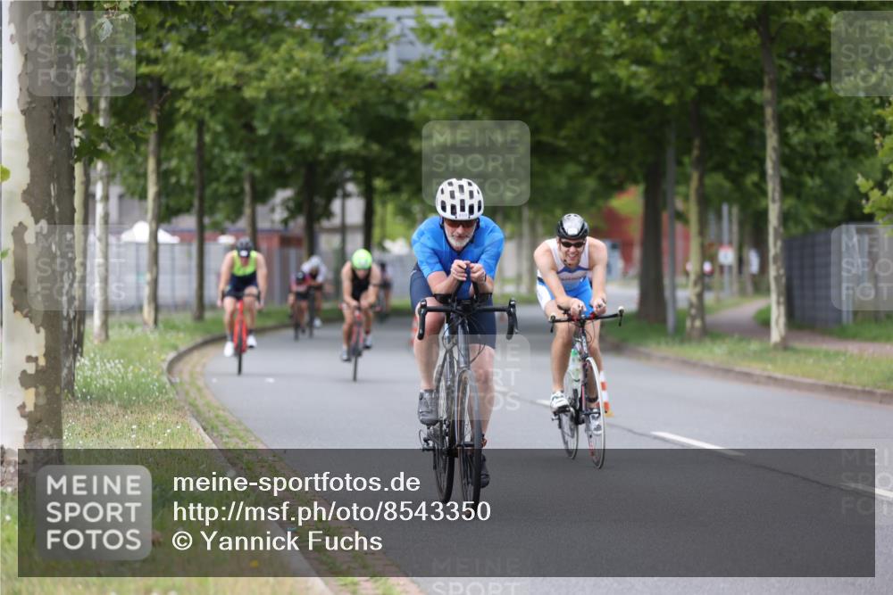 10.08.2025 - GEWOBA Citytriathlon Bremen Yannick Fuchs http://msf.ph/oto/8543350 10.08.2025 12:50:34 Radfahren 553, 584, 626, 735, 770, 820, 824, 836, 859, 867, 914, 1016 meine-sportfotos.de