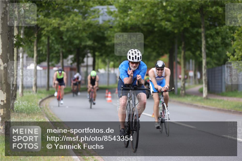 10.08.2025 - GEWOBA Citytriathlon Bremen Yannick Fuchs http://msf.ph/oto/8543354 10.08.2025 12:50:34 Radfahren 553, 584, 626, 735, 770, 820, 824, 836, 859, 867, 914, 1016 meine-sportfotos.de