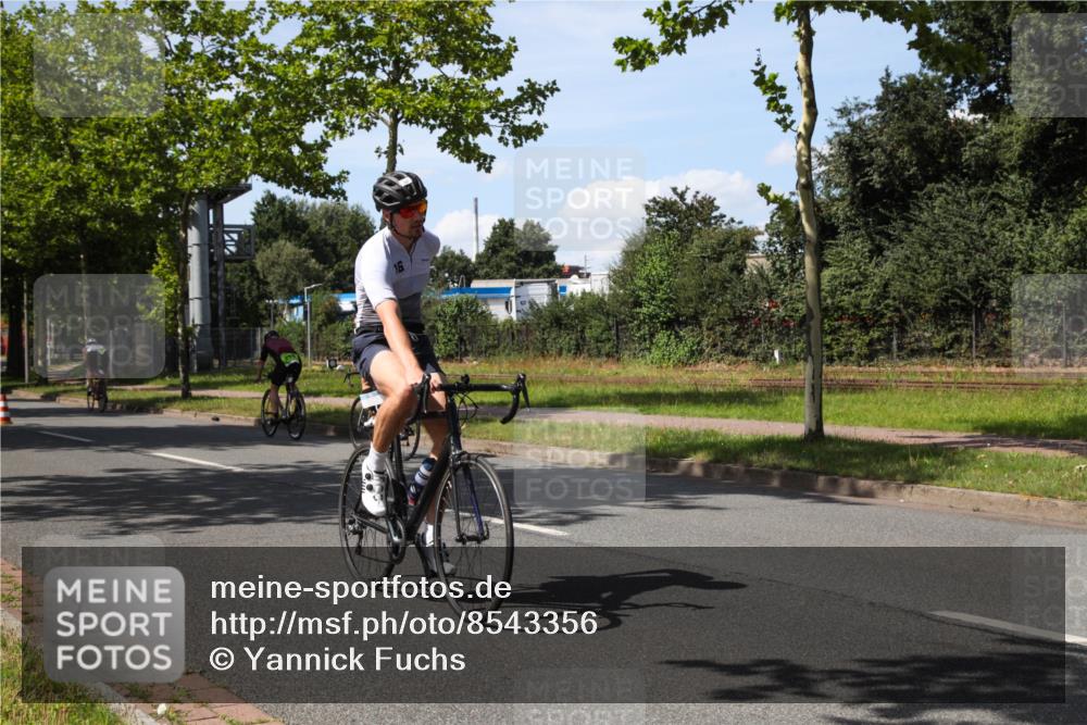 10.08.2025 - GEWOBA Citytriathlon Bremen Yannick Fuchs http://msf.ph/oto/8543356 10.08.2025 14:36:03 Radfahren 32, 129, 261, 395, 437, 452 meine-sportfotos.de