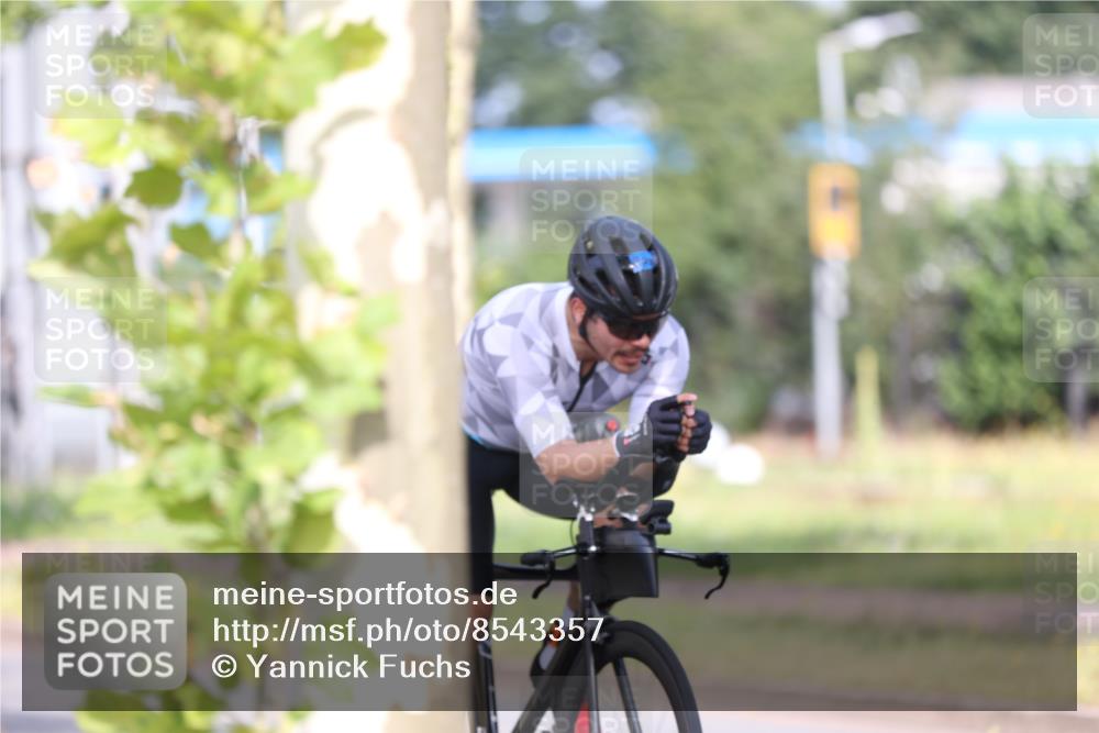 10.08.2025 - GEWOBA Citytriathlon Bremen Yannick Fuchs http://msf.ph/oto/8543357 10.08.2025 10:47:37 Radfahren 205 meine-sportfotos.de