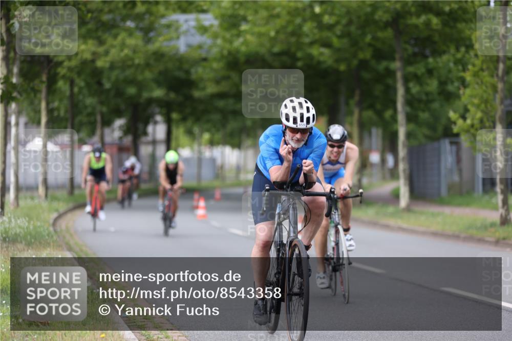 10.08.2025 - GEWOBA Citytriathlon Bremen Yannick Fuchs http://msf.ph/oto/8543358 10.08.2025 12:50:34 Radfahren 553, 584, 626, 735, 770, 820, 824, 836, 859, 867, 914, 1016 meine-sportfotos.de