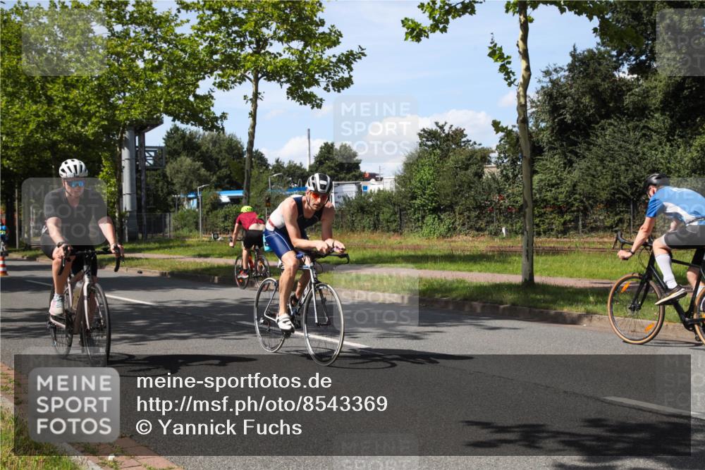 10.08.2025 - GEWOBA Citytriathlon Bremen Yannick Fuchs http://msf.ph/oto/8543369 10.08.2025 14:36:12 Radfahren 32, 261, 380, 437, 452 meine-sportfotos.de