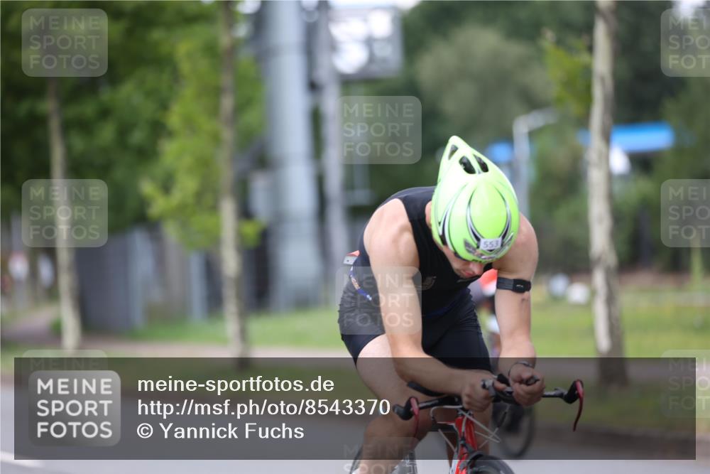 10.08.2025 - GEWOBA Citytriathlon Bremen Yannick Fuchs http://msf.ph/oto/8543370 10.08.2025 12:50:36 Radfahren 553, 584, 626, 735, 770, 824, 836, 859, 867, 914, 1016 meine-sportfotos.de