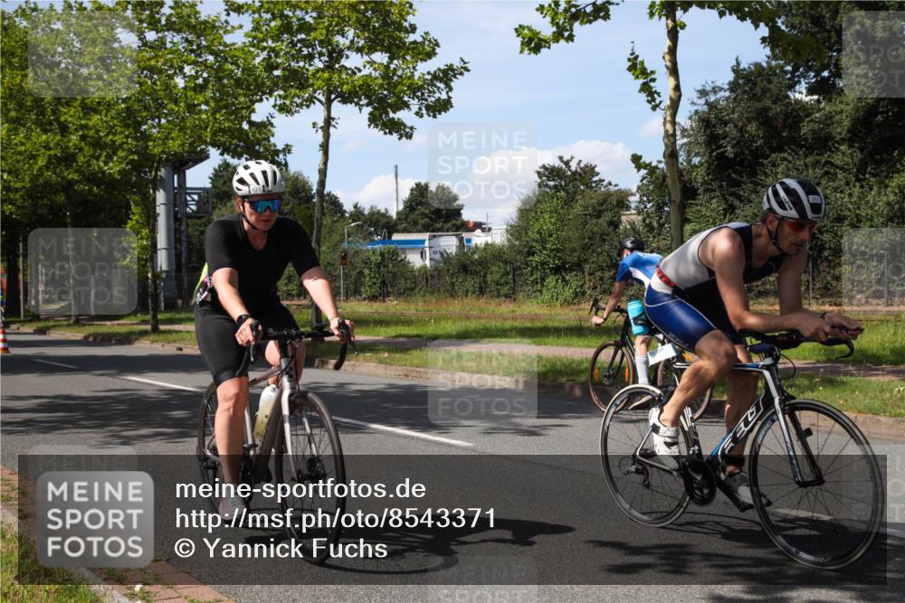 10.08.2025 - GEWOBA Citytriathlon Bremen Yannick Fuchs http://msf.ph/oto/8543371 10.08.2025 14:36:12 Radfahren 32, 261, 380, 437, 452 meine-sportfotos.de