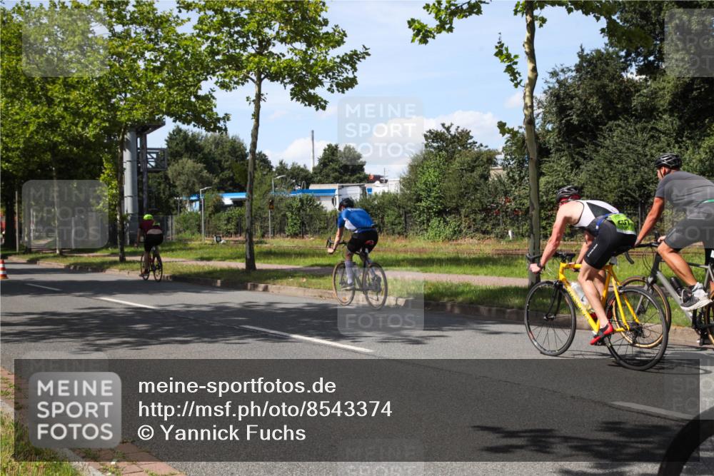 10.08.2025 - GEWOBA Citytriathlon Bremen Yannick Fuchs http://msf.ph/oto/8543374 10.08.2025 14:36:13 Radfahren 32, 261, 380, 437, 452 meine-sportfotos.de