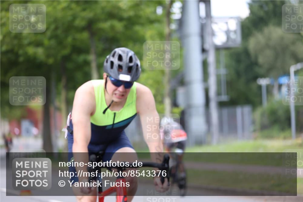 10.08.2025 - GEWOBA Citytriathlon Bremen Yannick Fuchs http://msf.ph/oto/8543376 10.08.2025 12:50:37 Radfahren 553, 584, 626, 735, 770, 824, 836, 859, 867, 914, 1016 meine-sportfotos.de