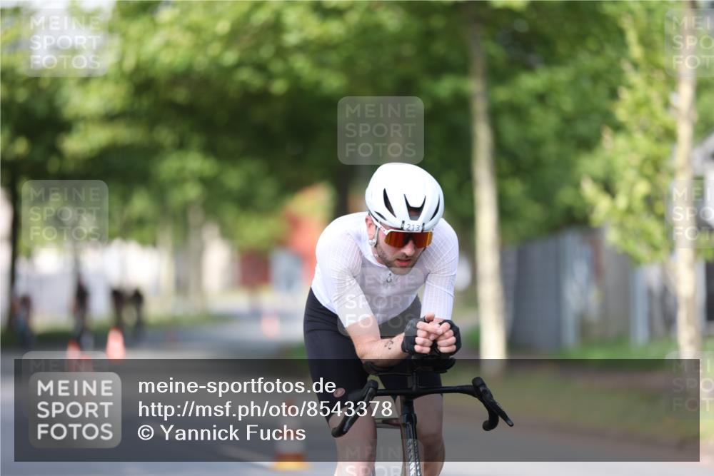 10.08.2025 - GEWOBA Citytriathlon Bremen Yannick Fuchs http://msf.ph/oto/8543378 10.08.2025 10:49:07 Radfahren 81, 105, 151, 213, 245, 420, 430 meine-sportfotos.de