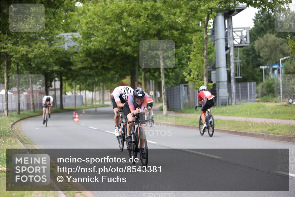 10.08.2025 - GEWOBA Citytriathlon Bremen Yannick Fuchs http://msf.ph/oto/8543381 10.08.2025 12:50:38 Radfahren 553, 584, 626, 735, 770, 824, 836, 859, 867, 914, 1016 meine-sportfotos.de
