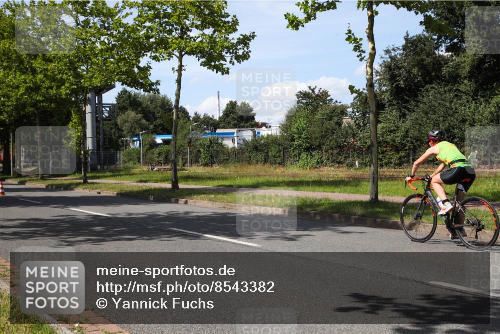 10.08.2025 - GEWOBA Citytriathlon Bremen Yannick Fuchs http://msf.ph/oto/8543382 10.08.2025 14:36:20 Radfahren 20, 91, 255, 261, 380, 437 meine-sportfotos.de
