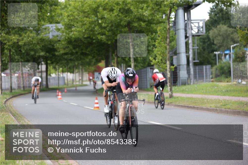 10.08.2025 - GEWOBA Citytriathlon Bremen Yannick Fuchs http://msf.ph/oto/8543385 10.08.2025 12:50:38 Radfahren 553, 584, 626, 735, 770, 824, 836, 859, 867, 914, 1016 meine-sportfotos.de
