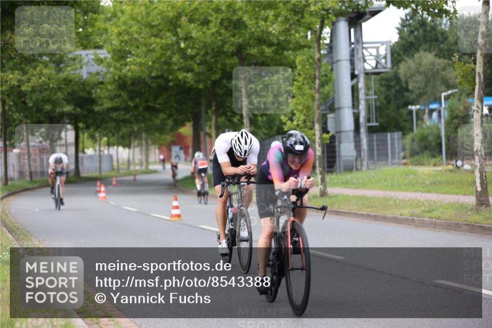 10.08.2025 - GEWOBA Citytriathlon Bremen Yannick Fuchs http://msf.ph/oto/8543388 10.08.2025 12:50:38 Radfahren 553, 584, 626, 735, 770, 824, 836, 859, 867, 914, 1016 meine-sportfotos.de
