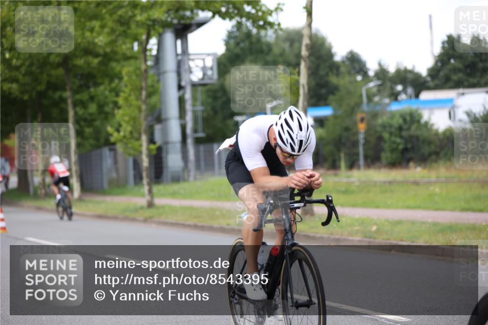 10.08.2025 - GEWOBA Citytriathlon Bremen Yannick Fuchs http://msf.ph/oto/8543395 10.08.2025 12:50:39 Radfahren 553, 584, 626, 735, 770, 824, 836, 859, 867, 914, 937, 1016 meine-sportfotos.de
