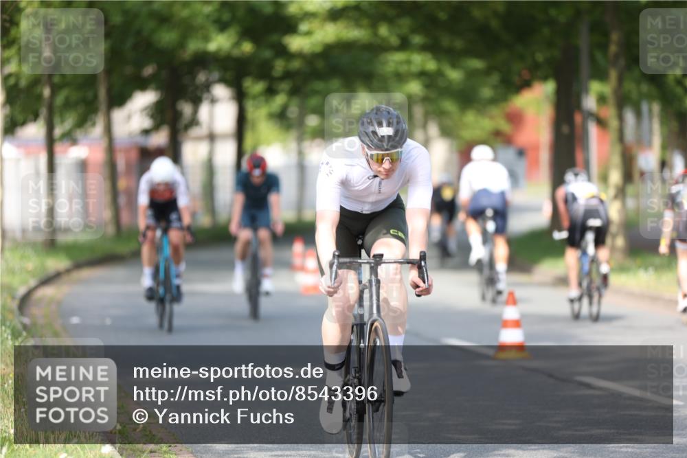10.08.2025 - GEWOBA Citytriathlon Bremen Yannick Fuchs http://msf.ph/oto/8543396 10.08.2025 10:49:11 Radfahren 81, 105, 151, 213, 245, 387, 407, 420, 430 meine-sportfotos.de