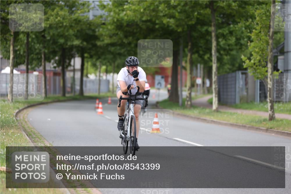 10.08.2025 - GEWOBA Citytriathlon Bremen Yannick Fuchs http://msf.ph/oto/8543399 10.08.2025 12:50:40 Radfahren 553, 584, 626, 735, 770, 824, 836, 859, 867, 914, 937, 1016 meine-sportfotos.de