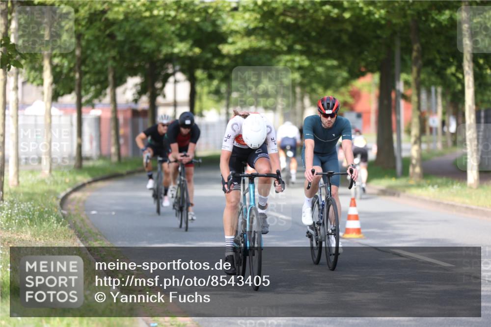 10.08.2025 - GEWOBA Citytriathlon Bremen Yannick Fuchs http://msf.ph/oto/8543405 10.08.2025 10:49:13 Radfahren 81, 105, 151, 213, 245, 387, 407, 420, 430 meine-sportfotos.de