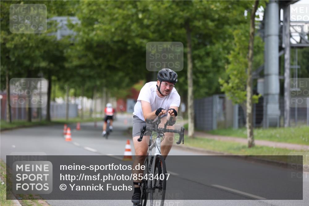 10.08.2025 - GEWOBA Citytriathlon Bremen Yannick Fuchs http://msf.ph/oto/8543407 10.08.2025 12:50:41 Radfahren 553, 584, 626, 735, 770, 824, 836, 859, 914, 937, 1016 meine-sportfotos.de